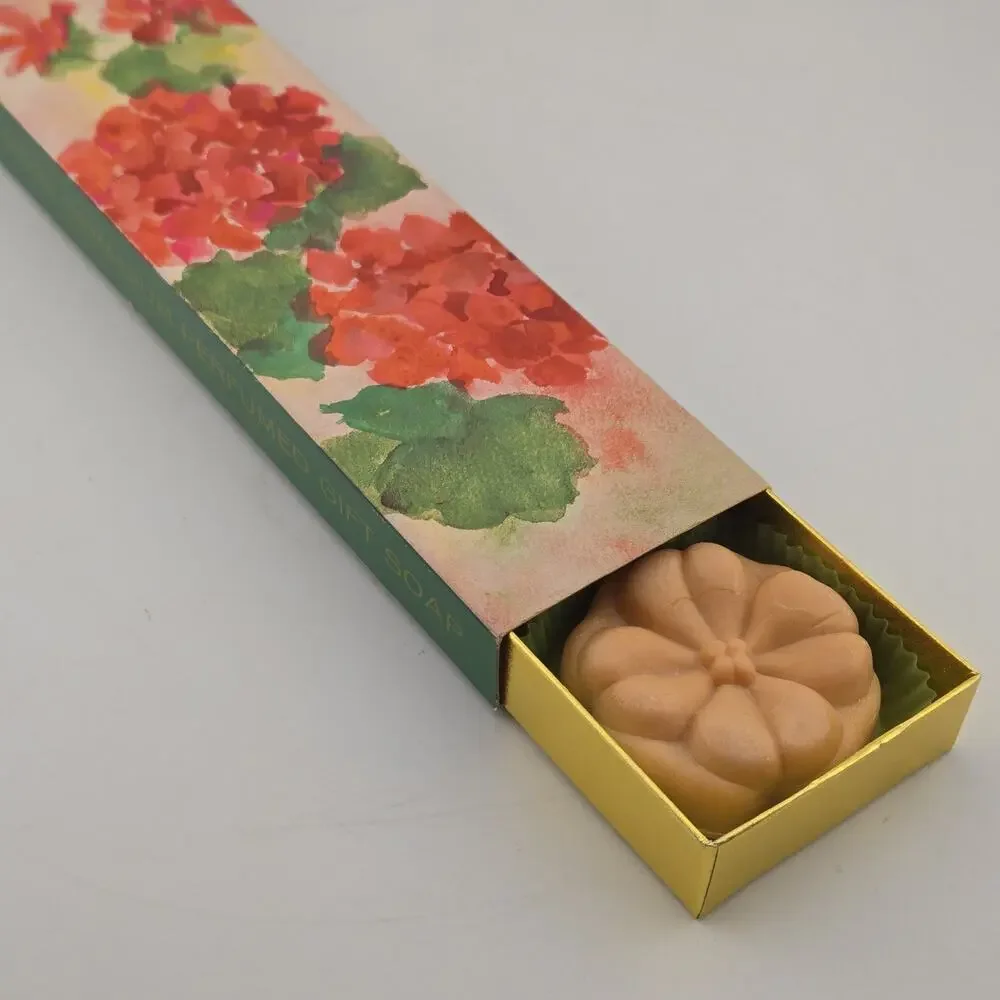 Avon Rose Geranium Perfumed Gift Soap 4 Flower Cakes Boxed Vintage 1960s New